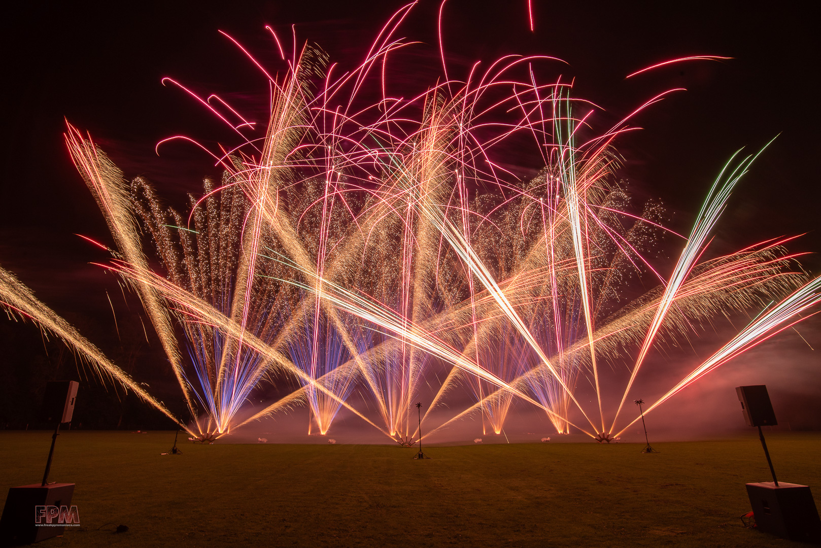 Foto's Magnum Vuurwerk / Vuurwerkexpert.